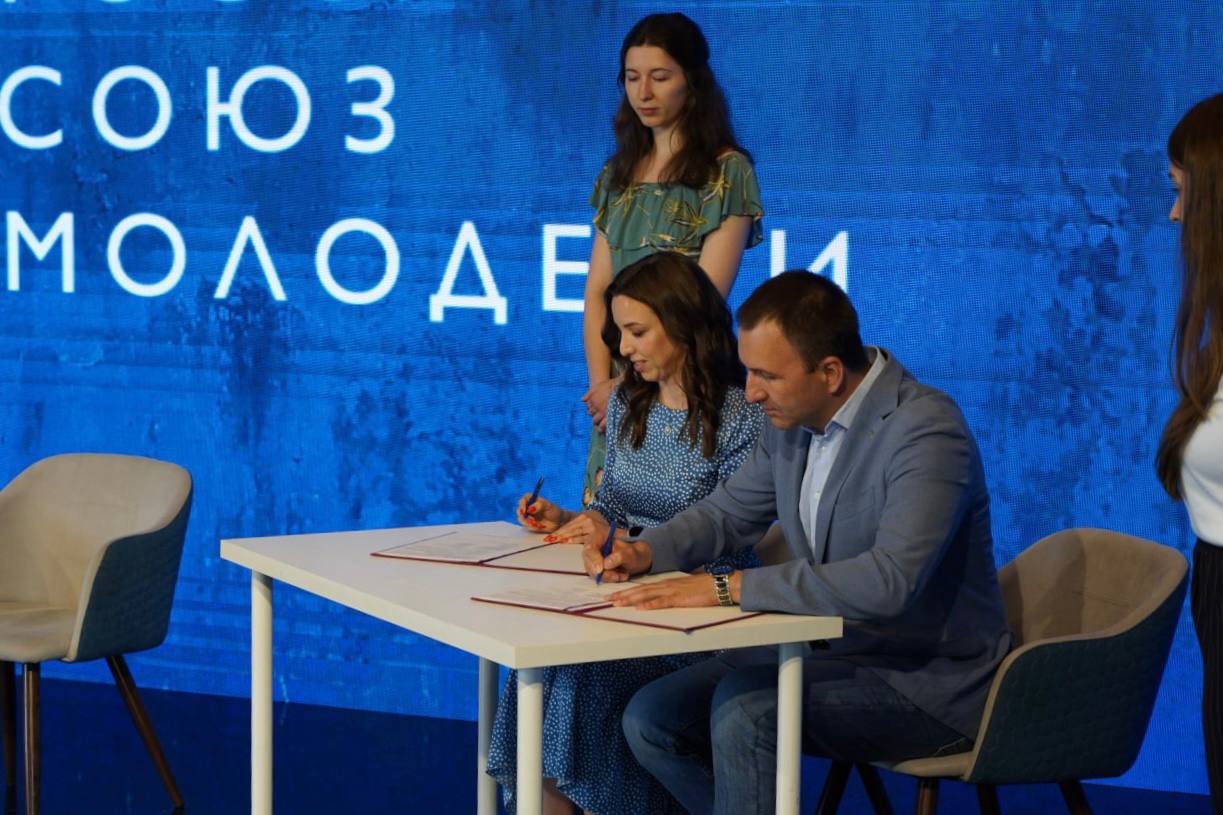 Российский Союз Молодежи и Центр просветительских инициатив Министерства просвещения РФ заключили соглашение о сотрудничестве