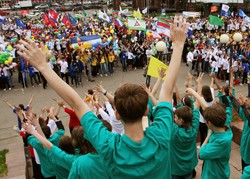 Пять тысяч человек вышли на зарядку на «Российской студенческой весне-2009» в Казани


