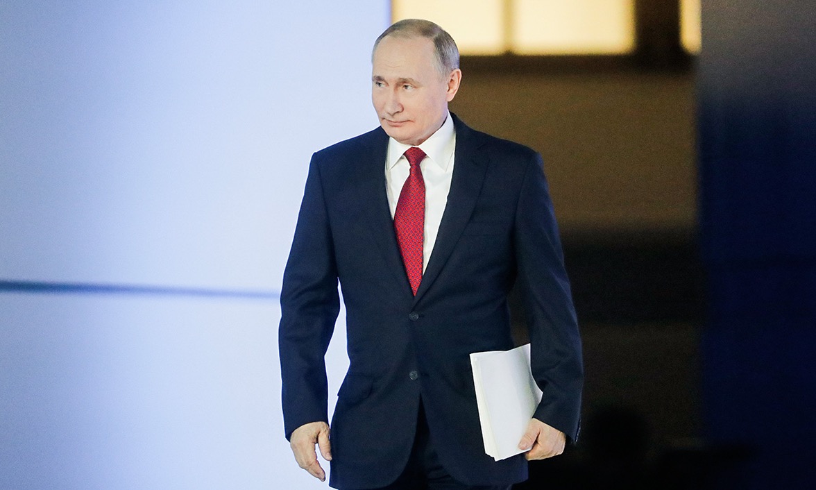 Путин поддержал упоминание молодежной политики в Конституции 